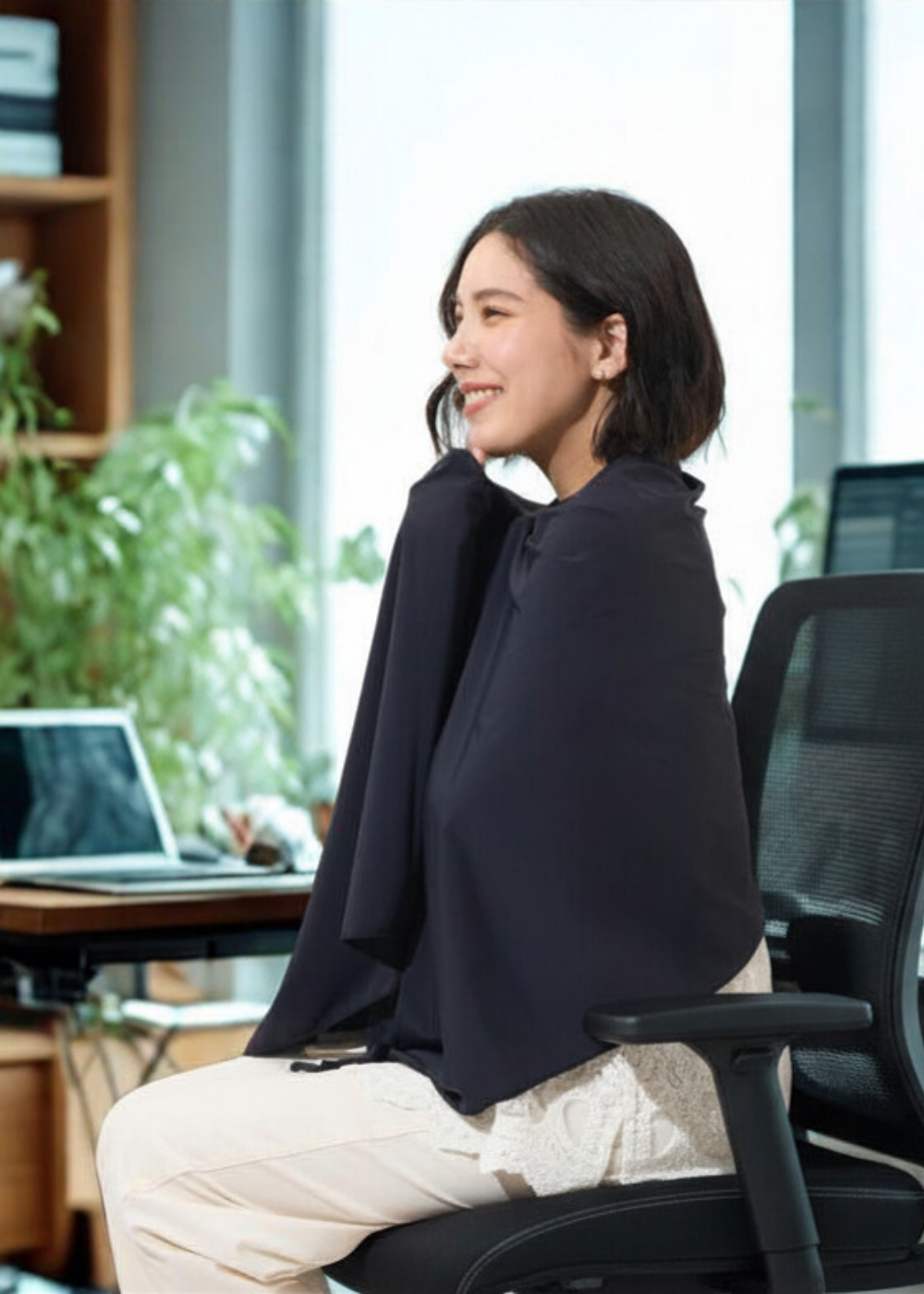 FROST cooling shoulder wrap detail – breathable contact-cooling fabric made in Japan