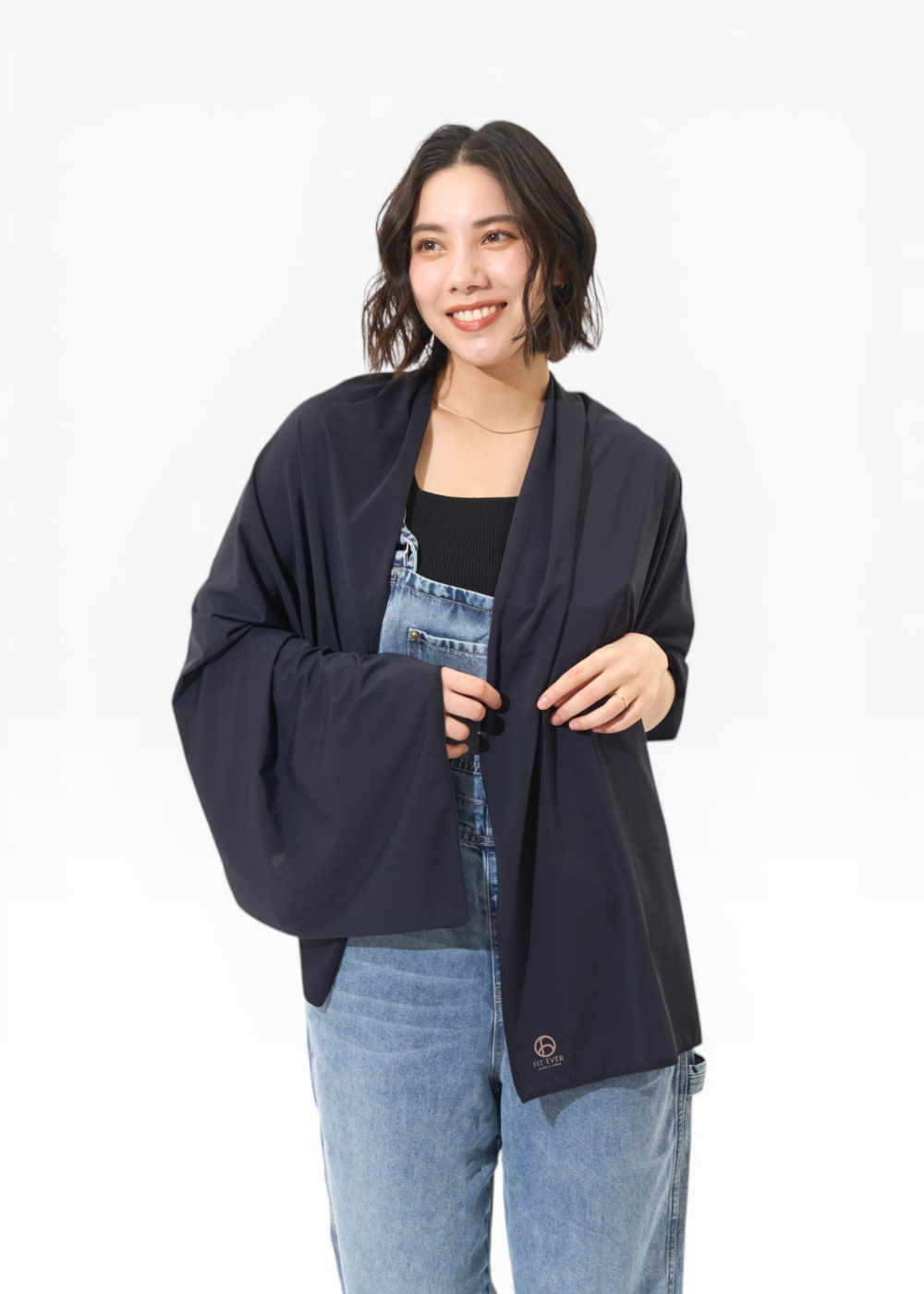 FROST cooling scarf worn outdoors – UV protection and contact cooling for daily use